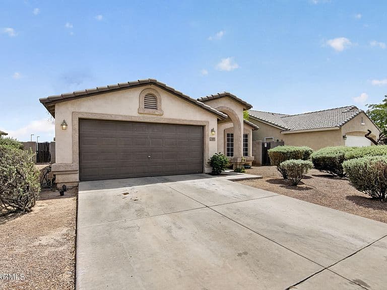 1635 E ASH Avenue photo 2