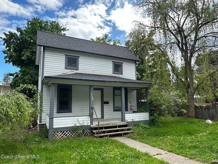 1104 E Lakeside Ave photo 1