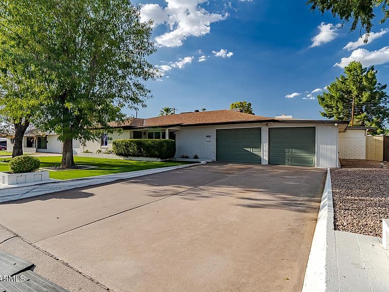 4608 E WILSHIRE Drive photo 3