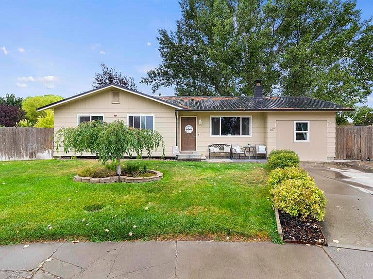 107 Birchwood Cir N photo 2