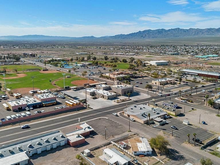 1270 Agate Ave photo 3