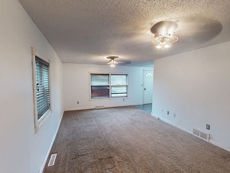 1301 E Hanson Ave photo 4