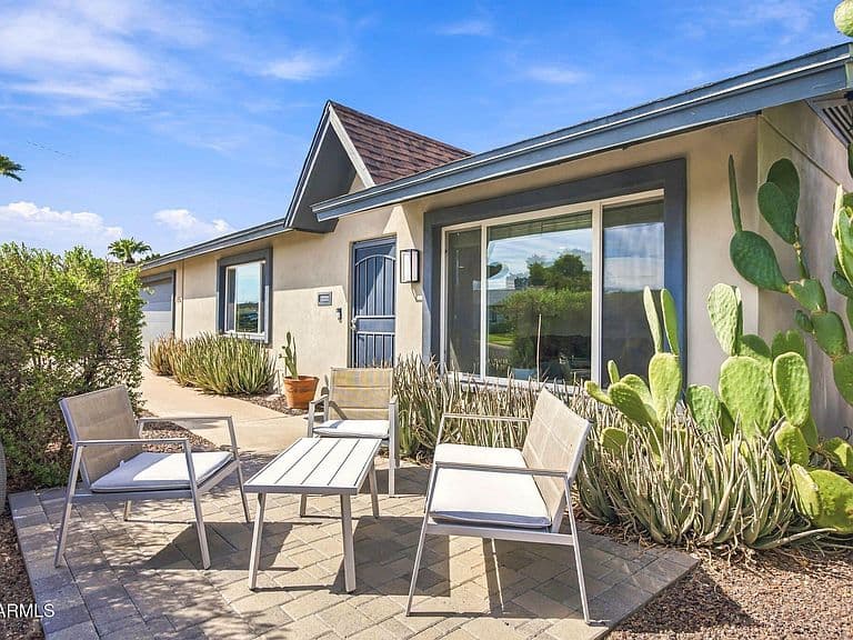 8314 E TURNEY Avenue photo 3