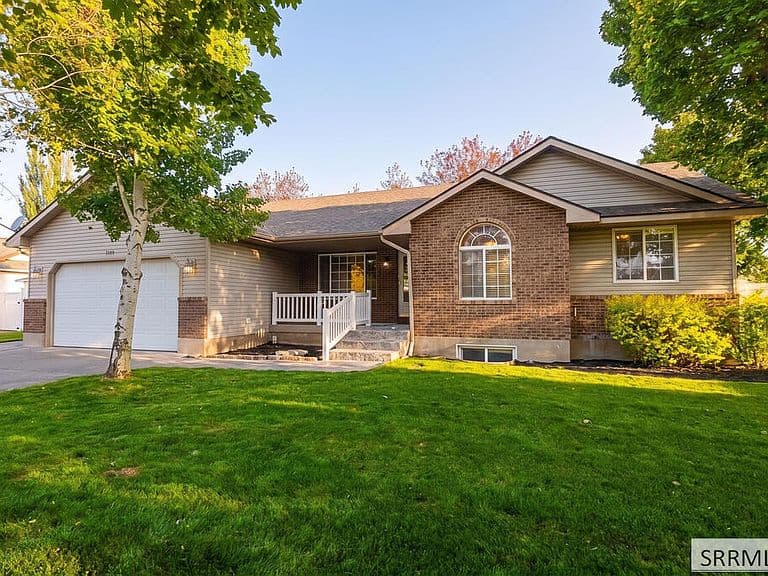3865 Orchard Cir photo 2