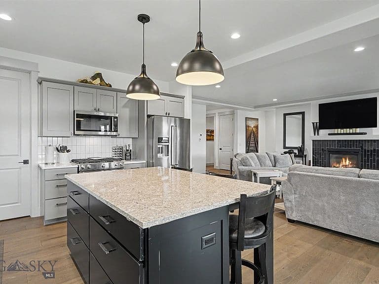 87 Mare Ln photo 4
