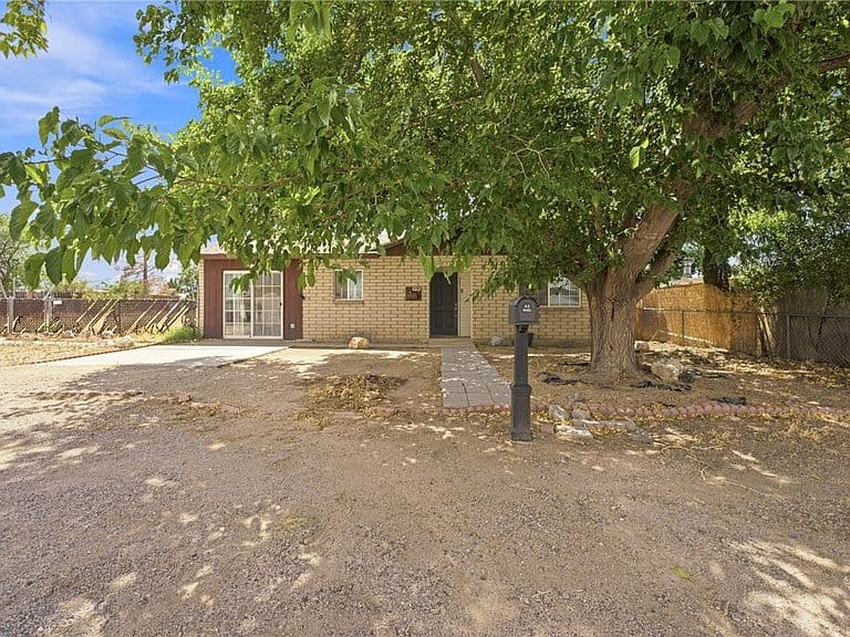 2812 Ross Avenue photo 2