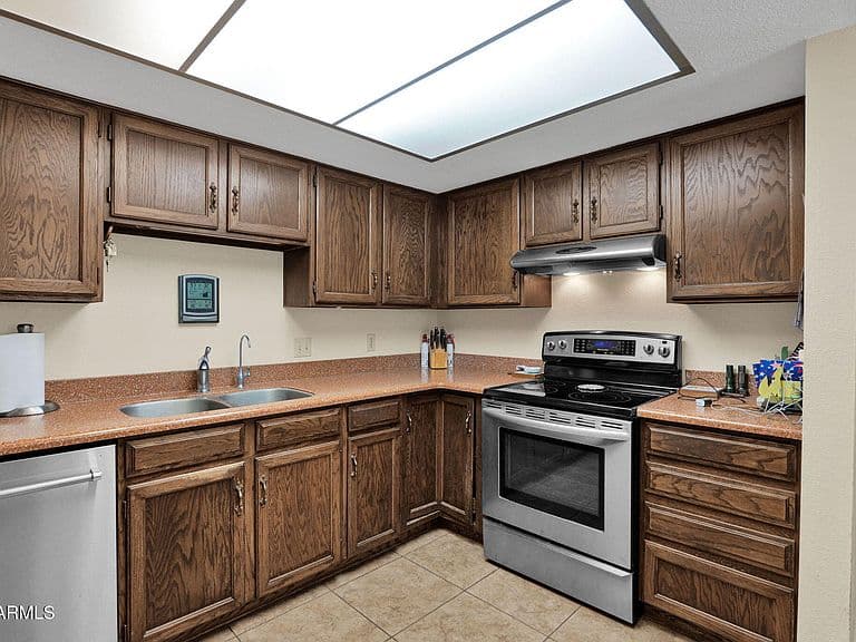 2814 E Huber Street photo 5