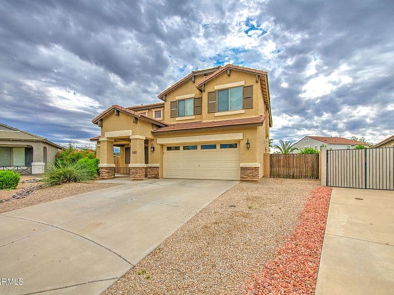 1487 E ANGELINE Avenue photo 1