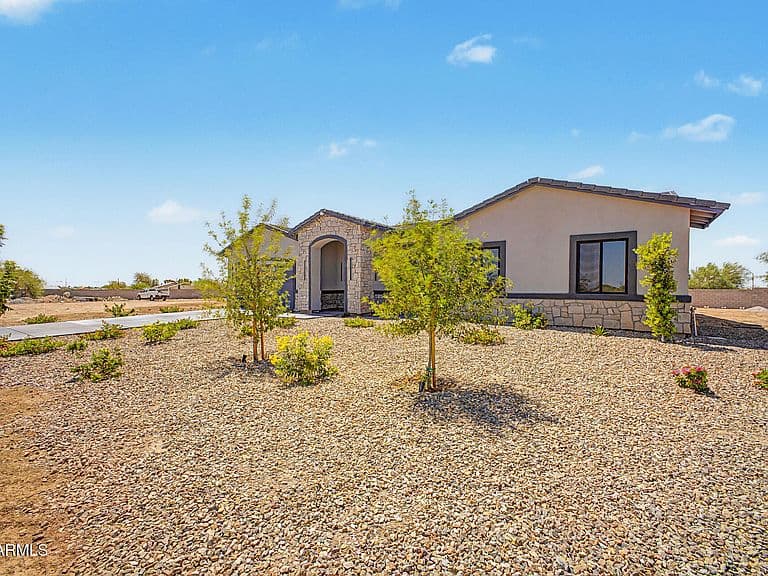 19473 W OSBORN Road photo 5