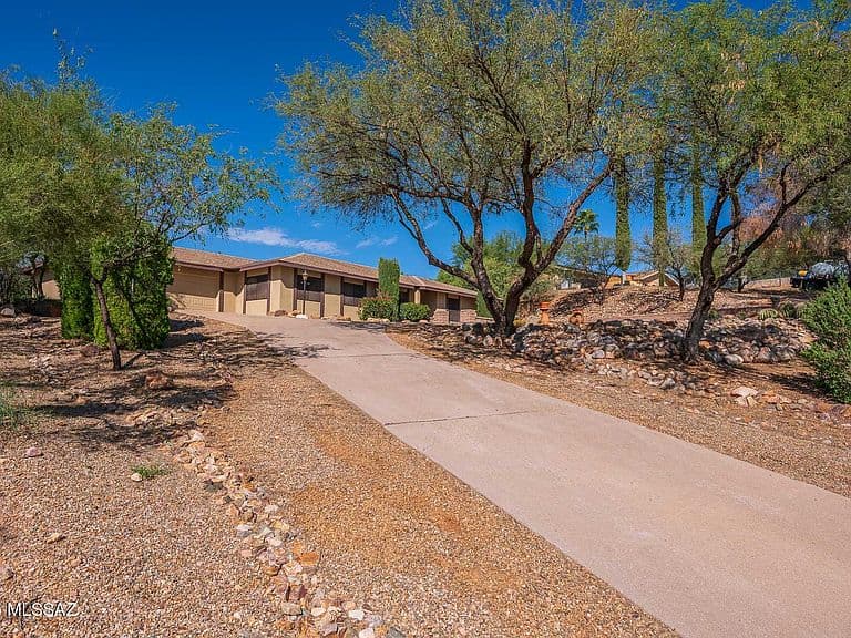 416 Rio Rico Dr photo 2