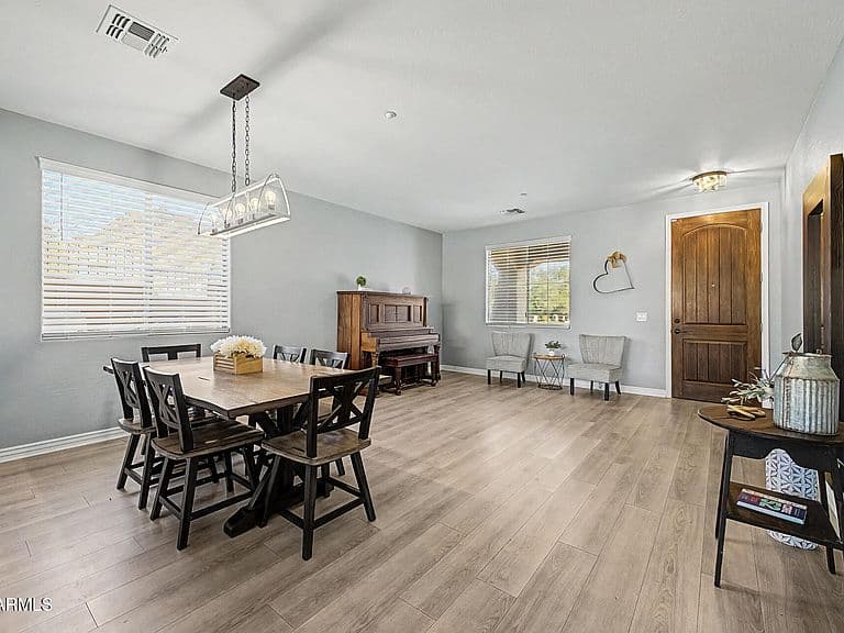 9102 W WHITE FEATHER Lane photo 5