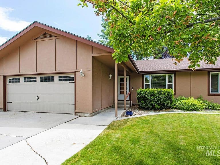 2572 Navajo Cir photo 5