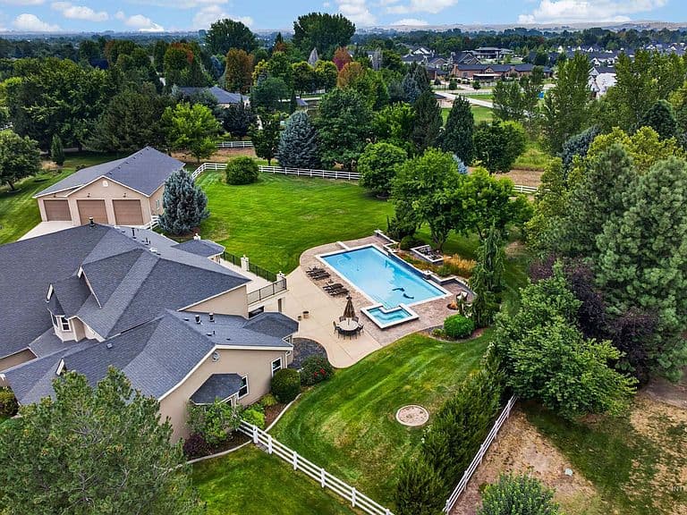 2684 W Champagne Dr photo 3