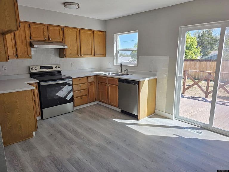 2129 S Richard St photo 3