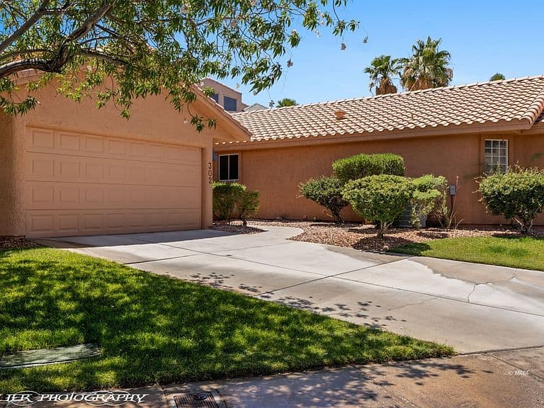 302 Palmer Ln photo 2