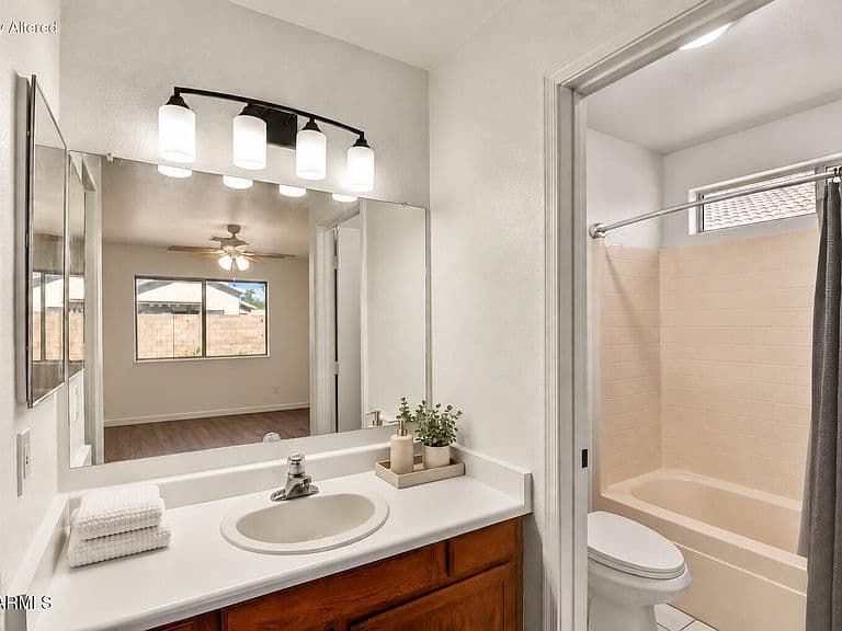 3226 W ABRAHAM Lane photo 5