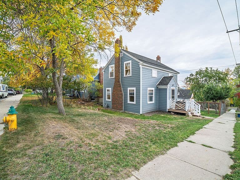 220 Adams St photo 3