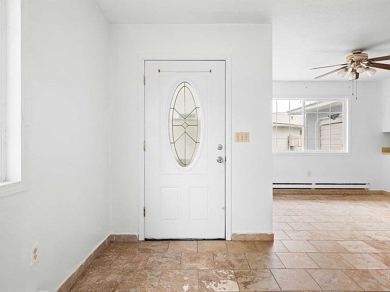 1850 18th Circle Dr photo 3
