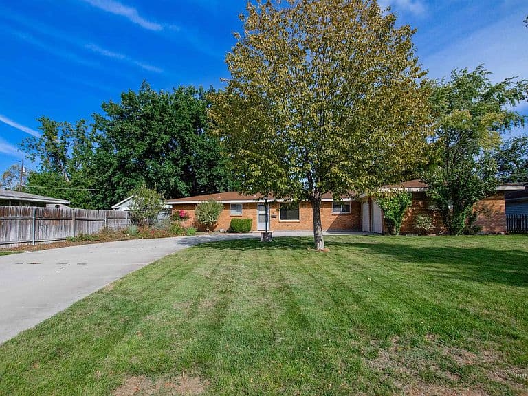 2716 N Redway Rd photo 3