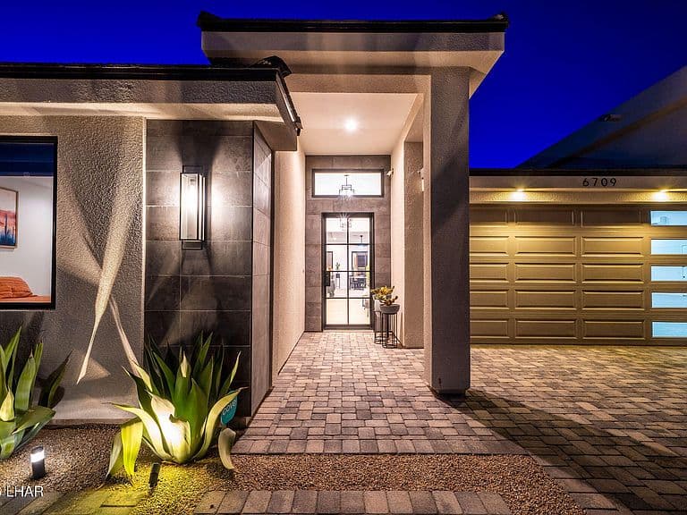 6709 Calle De La Luna photo 3