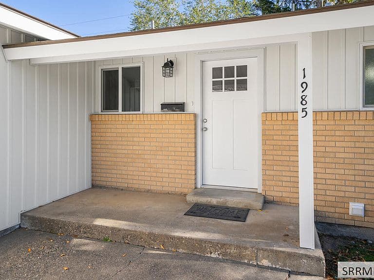 1985 Tiffany Dr photo 3