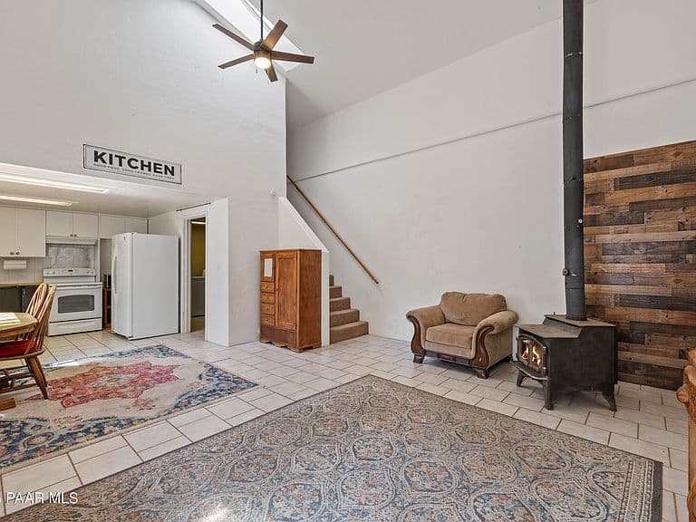 1502 E Butterfield Rd photo 5