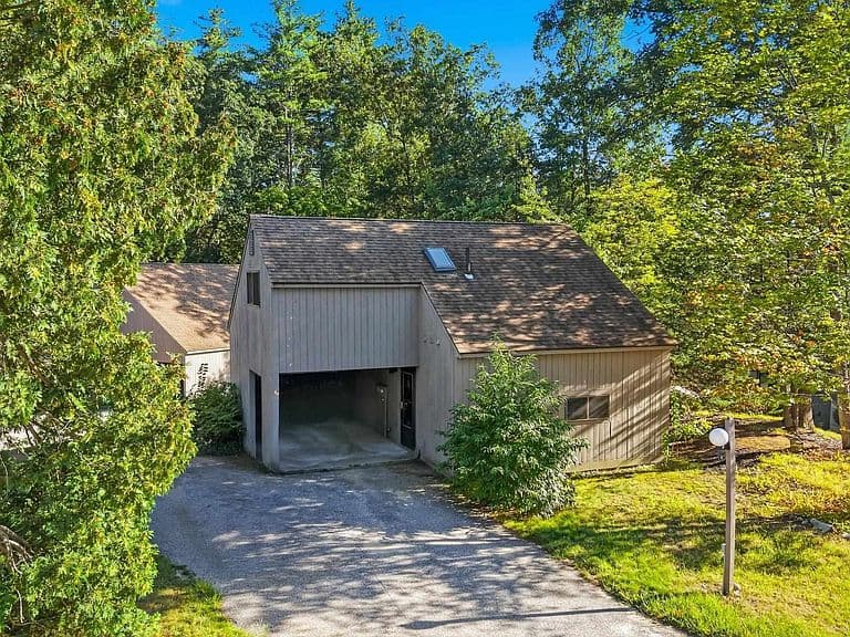 144 Coburn Woods Drive photo 2