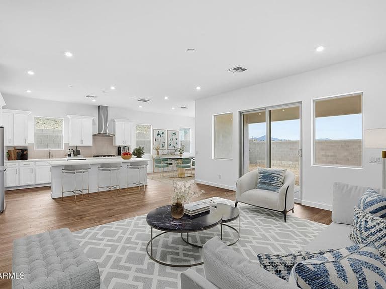 10218 S 21st Drive photo 3