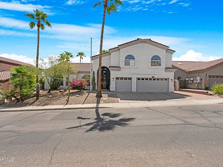 1825 E MARILYN Road photo 4