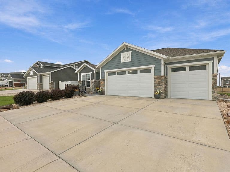 602 Solomon Ct photo 3