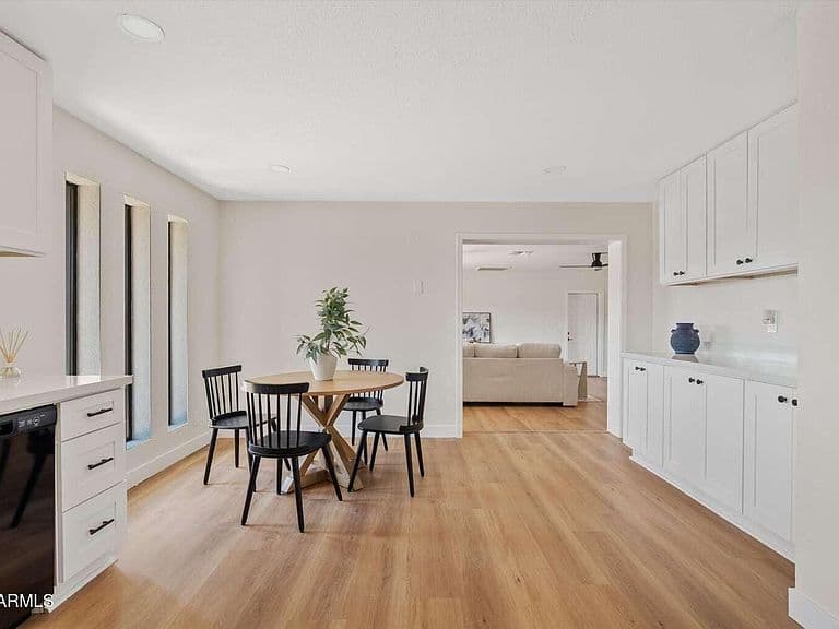 116 E MILLETT Avenue photo 3