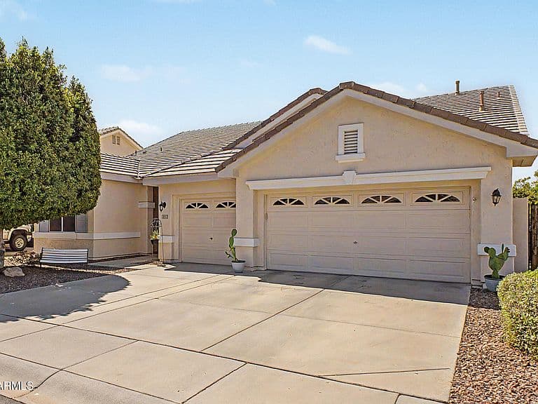 1623 E DEL RIO Street photo 2