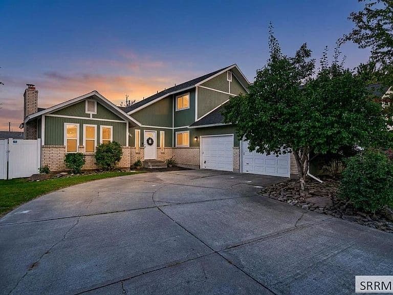 3241 Disney Dr photo 1