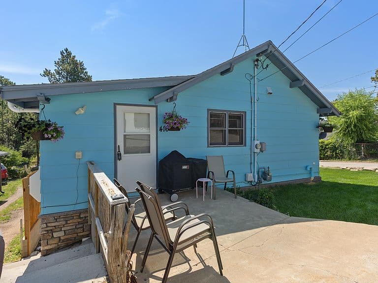 416 Matthew St photo 4