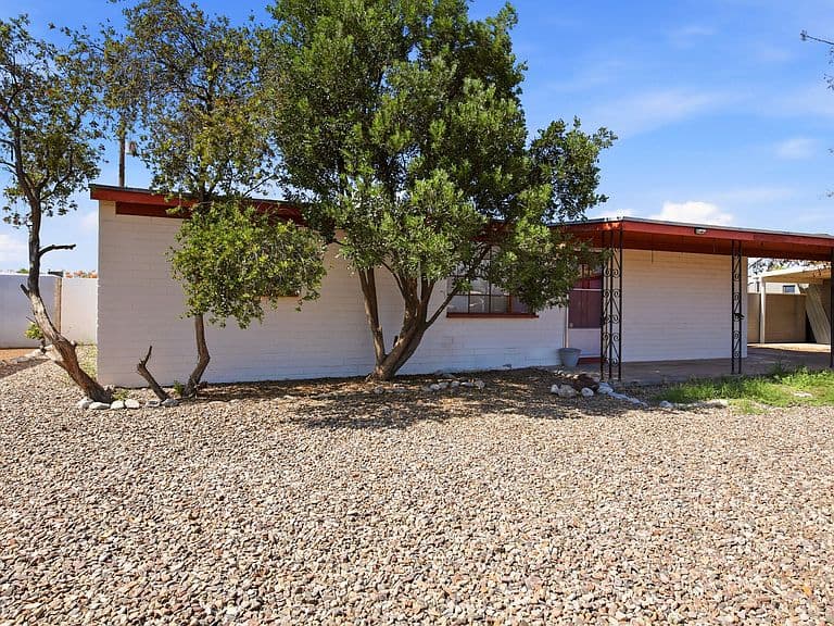 613 W Calle Siglo photo 1