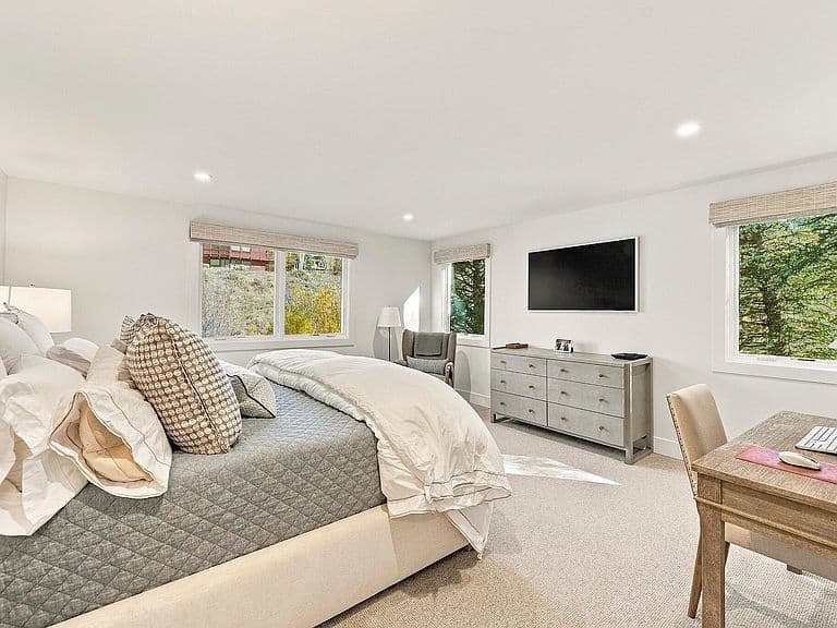 4 Foxtail Rd photo 5