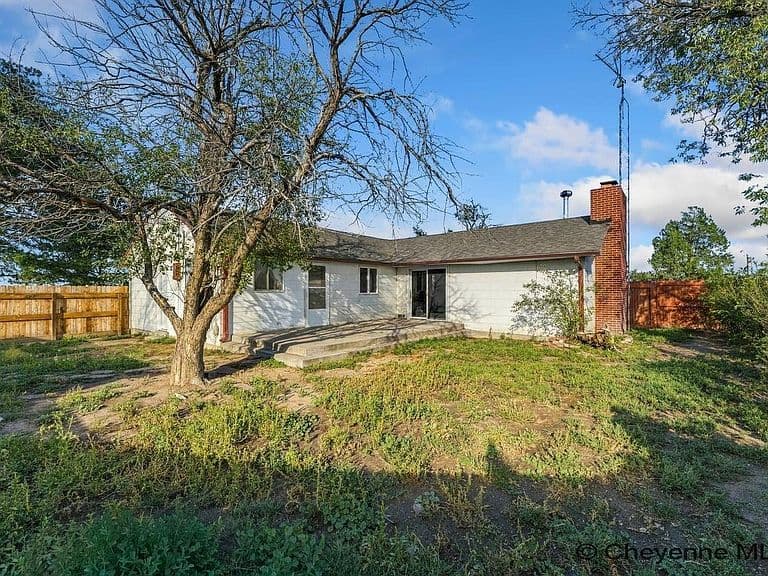 106 Williams St photo 3