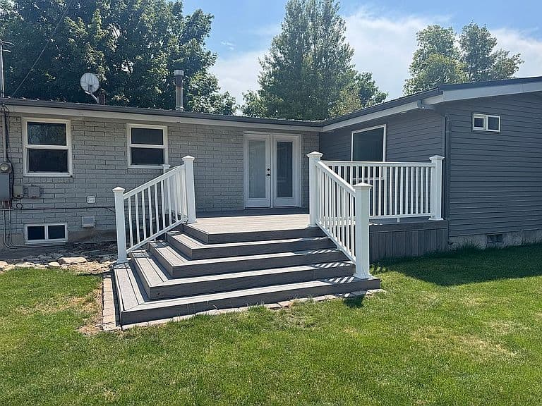 2220 Conant Dr photo 3