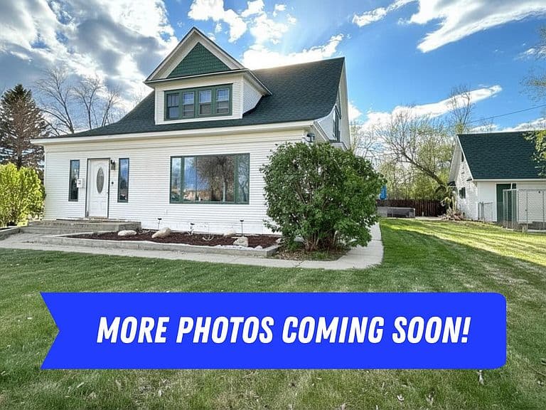 205 5th St N photo 1