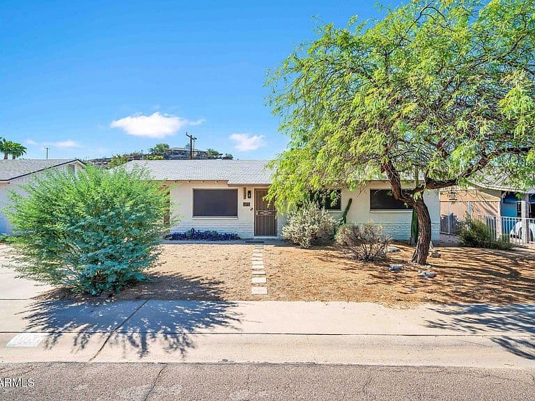 1037 E DIANA Avenue photo 2