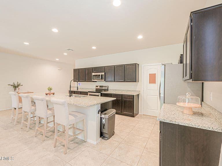36467 W PAMPOLOMA Avenue photo 1