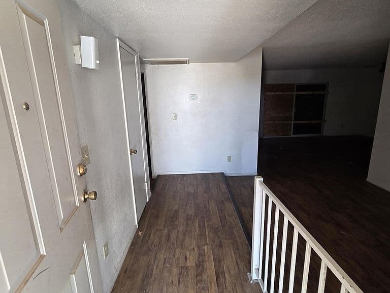 901 W ANGELA Drive photo 2