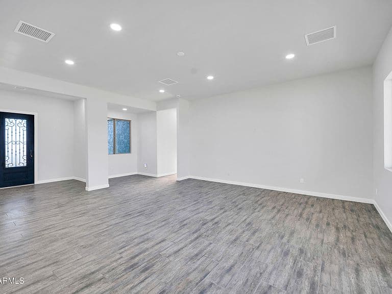 22548 W HUNTINGTON Drive photo 3