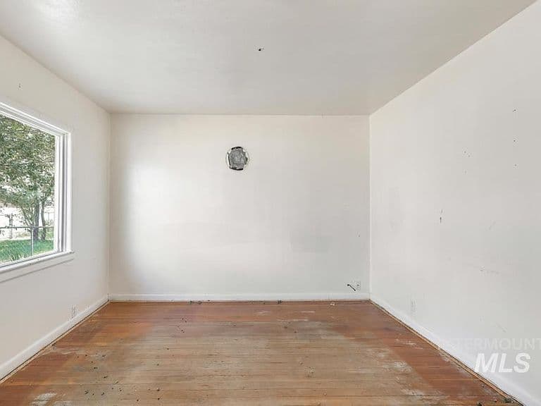 2449 Idaho Ave photo 5