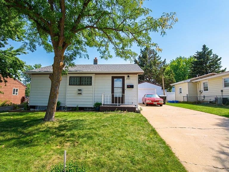 2067 11th Ave photo 1