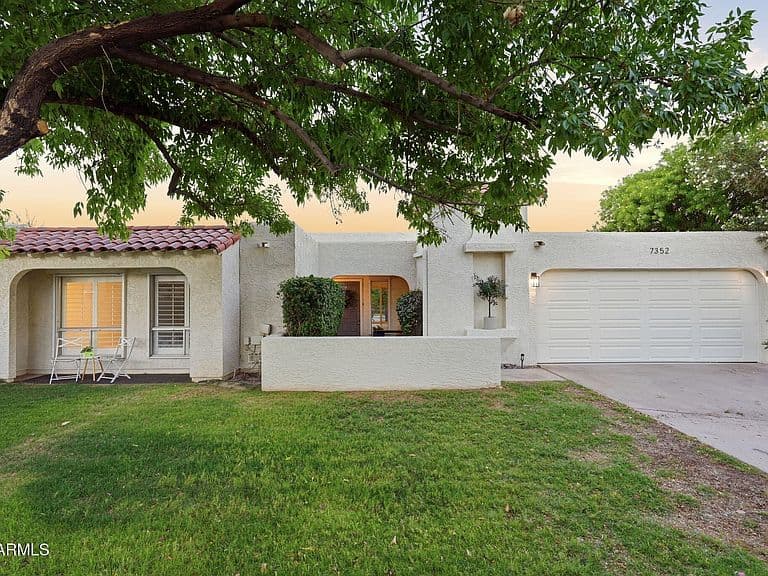 7352 E VALLEY VISTA Drive photo 3
