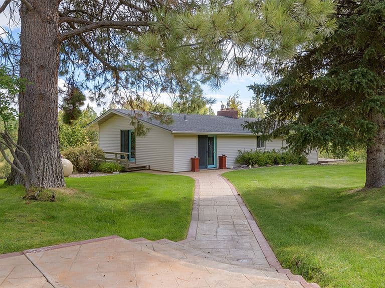 3676 Silverthorn Dr photo 3