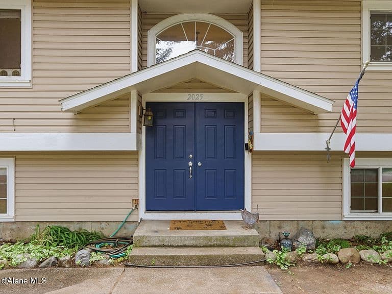 2025 W Saint Emilion Dr photo 2