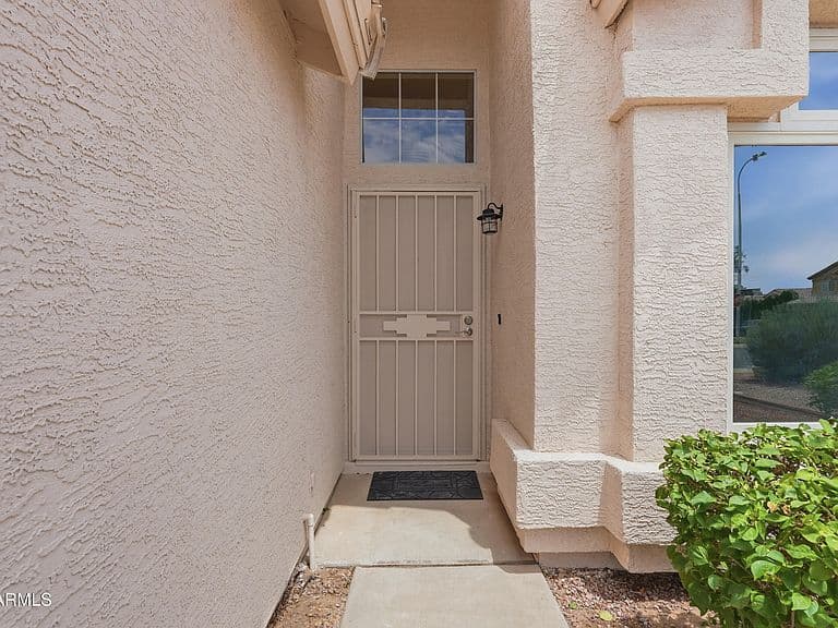 972 E CONSTITUTION Drive photo 3