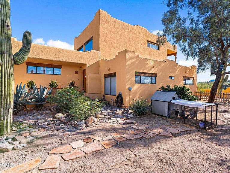 1575 Harcuvar Street photo 3